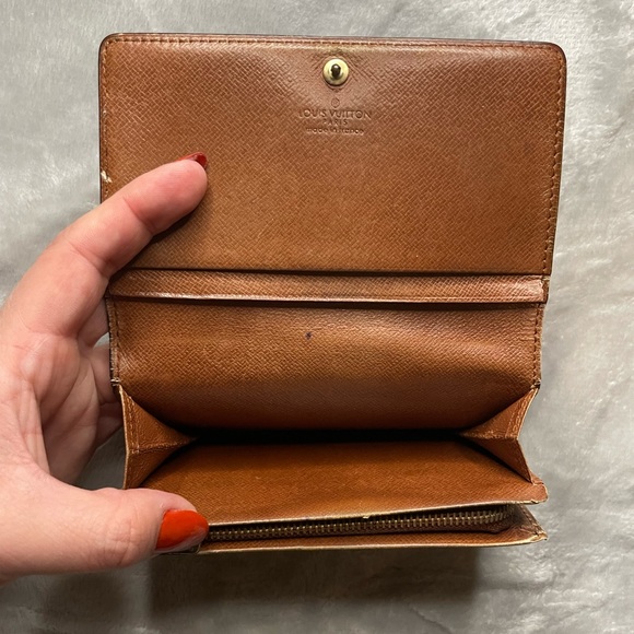 Louis Vuitton Monogram Tresor Wallet - Picture 4 of 14